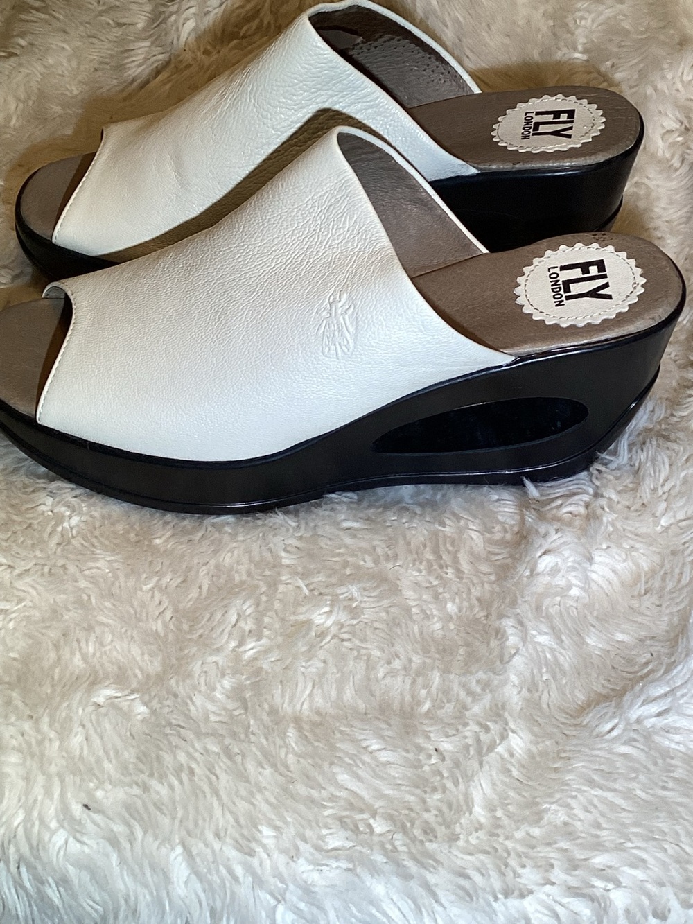 FLY London White Leather Open-Toe Slide Sandals size 6.5-7 - Picture 7 of 8